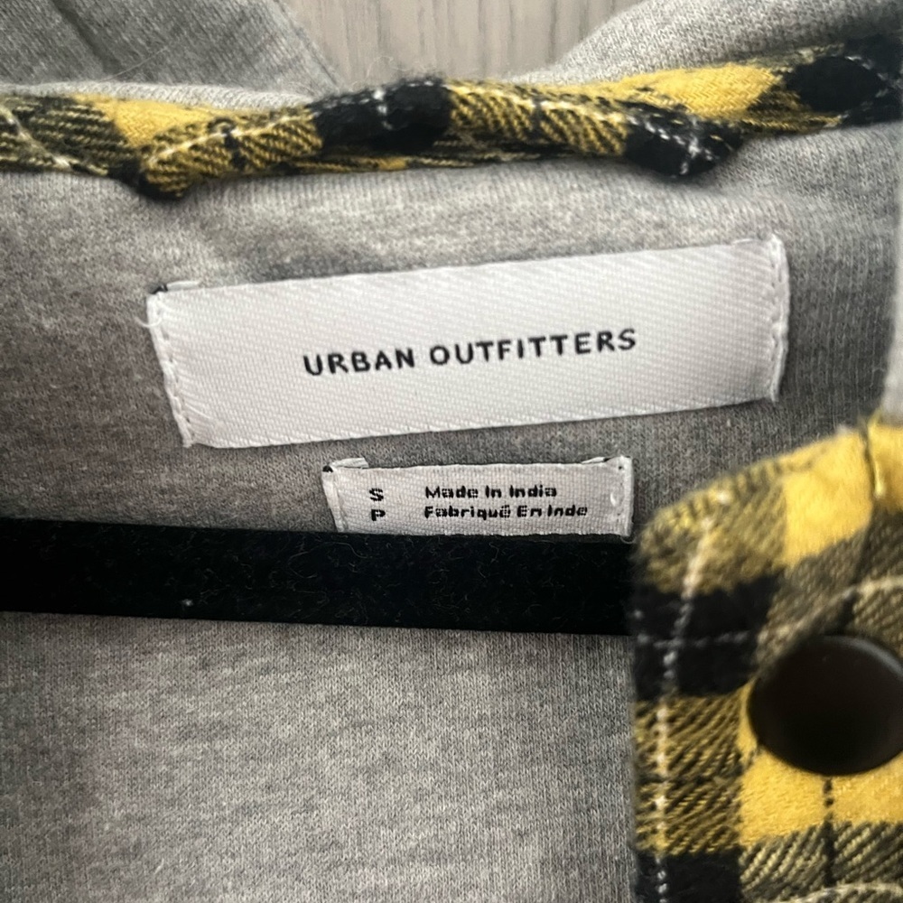 Urban Outfitters yellow plaid hoodie zip up jacket, size small - Picture 3 of 3